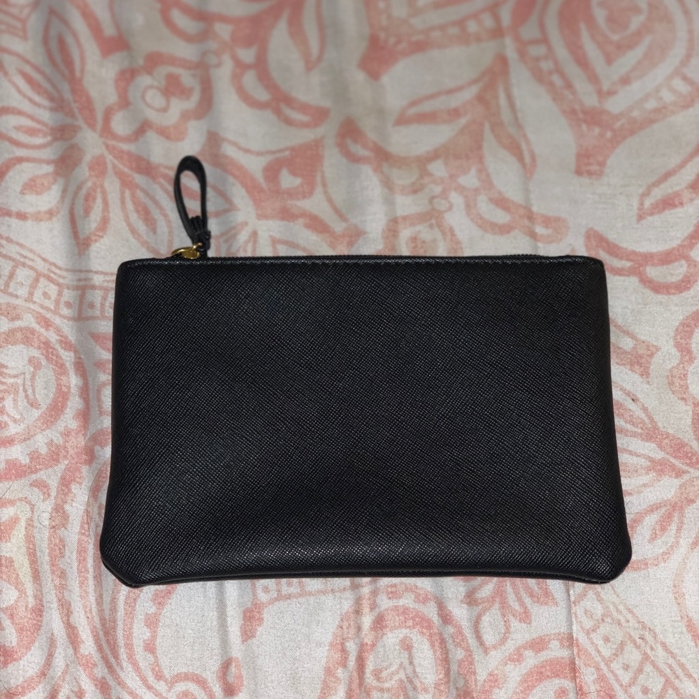 Black medium sized wallet!